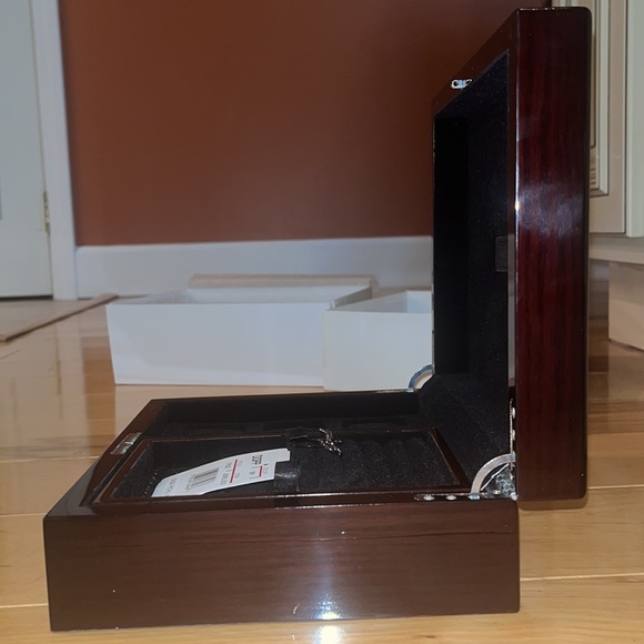 NWT Dopp Polished Mahogany Jewelry Box - Picture 5 of 12